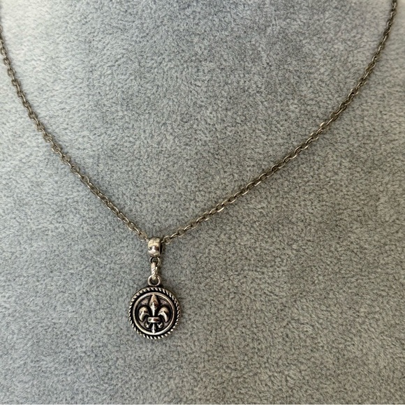 Vintage Silver French Fleur de Lis Pendant Necklace NWOT - Picture 4 of 15
